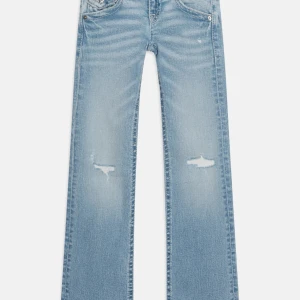 Jeans!! - Jätte fina jeans från Gina Tricot Young!! De är helt slutsålda överallt. Aldrig använt de. Orginal priset är 349kr!  Det går även att byta mot något. Skriv innan ni köper !!!!❤️