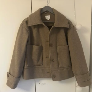 Höstkappa  - Säljer min fina kappa från Kappahl. Köpt förra hösten för 800kr🫶