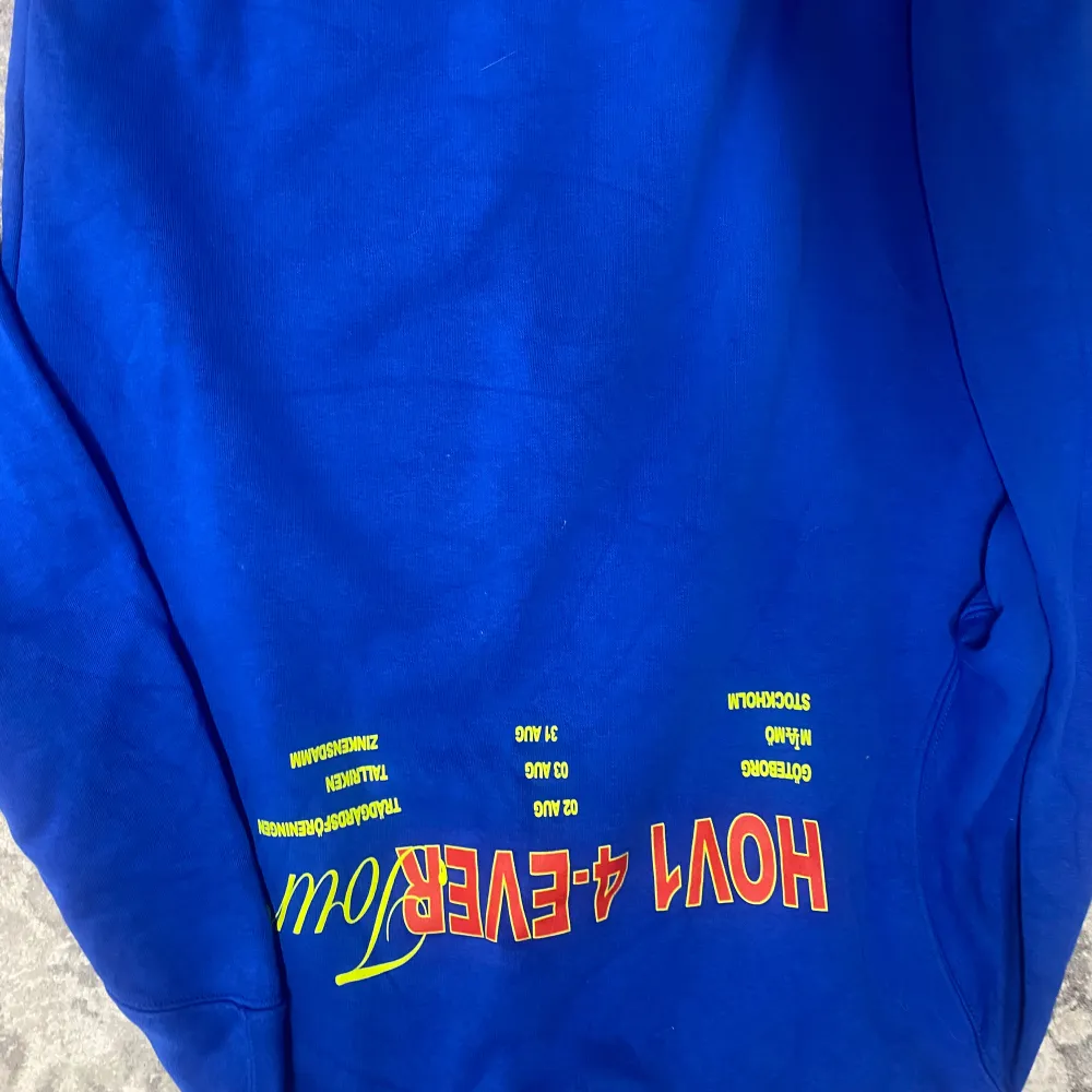 Säljer den här sweatshirten för 850 kr❤️❤️ kom för mer info❤️ pris kan diskuteras❤️. Hoodies.