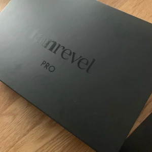 TANREVEL PRO - Säljer min nya tanrevel som jag använt ett par gången, du får en halv flaska plus laddaren med alltså hela paketet för billigare pris🥰 pris går att diskutera 