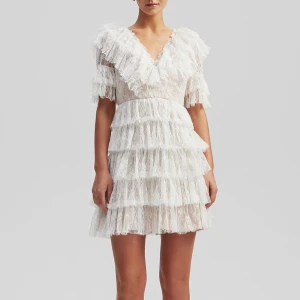 Malina klänning - Klänningen är köpt för originalpriset och kommer med Malina boxen. Klänningen är i mycket fint skick och endast använd några timmar. Skicka dm för mer info eller pris ❤️priset kan sänkas vid snabb affär!