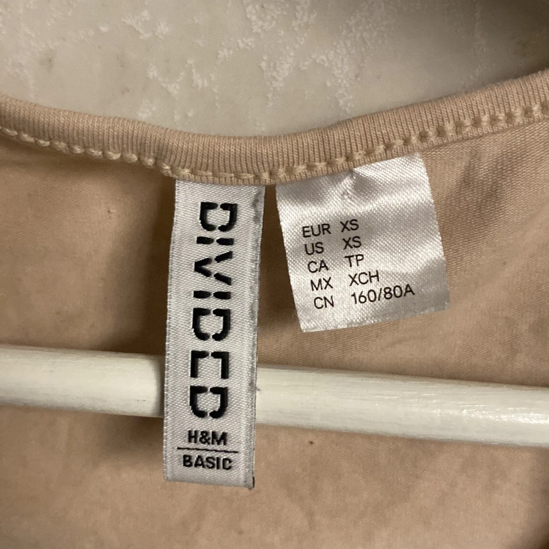 Beige v-ringad topp från H&M Divided - 90