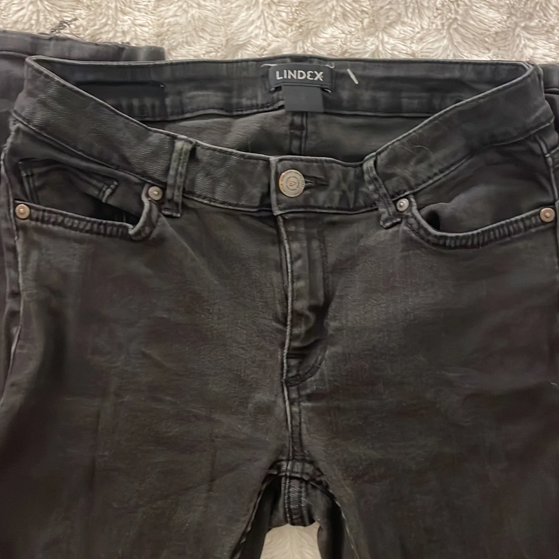 Svarta jeans från Lindex