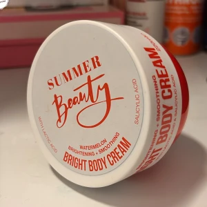 Summer Beauty Bright Body Cream! - Summer Beauty brightening and smoothing body cream "Watermelon". 220 ml. Ny och oanvänd. 