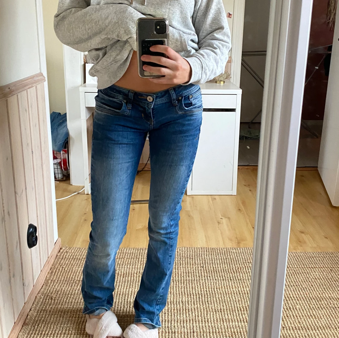 Blå jeans med bootcut - 1