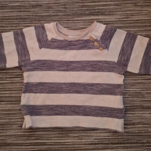 Långärmad tröja Newbie nyskick 62 - Superfin tröja från populära Newbie i storlek 62 i nyskick 😊