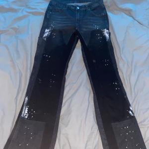 ”Gallery dept” jeans - Feta jeans med stilen tagen från Gallery dept. sitter jättebra på mig, 183cm. Jeansen är flared, och riktigt bekväma!