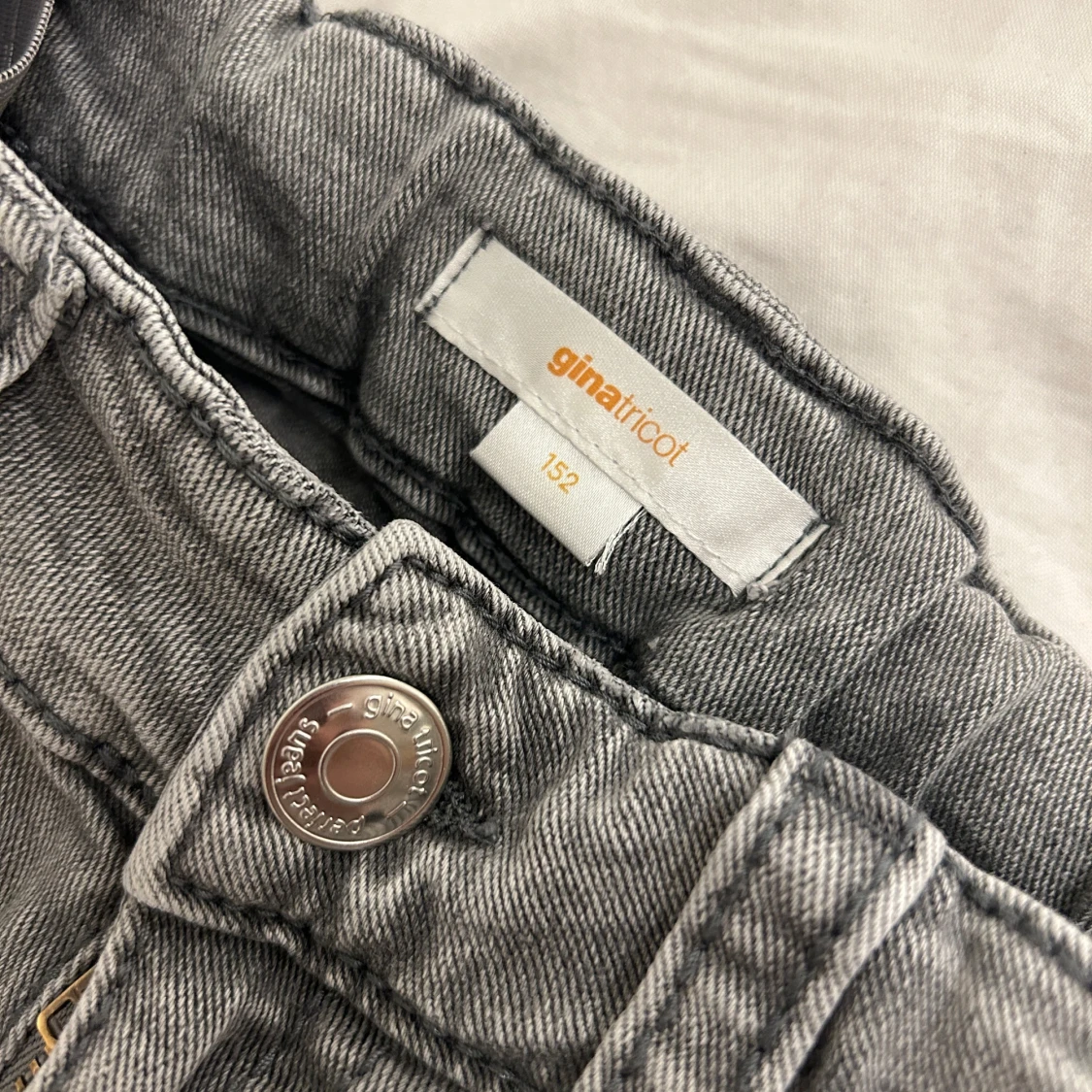 Gråa low waist boot cut jeans - 91