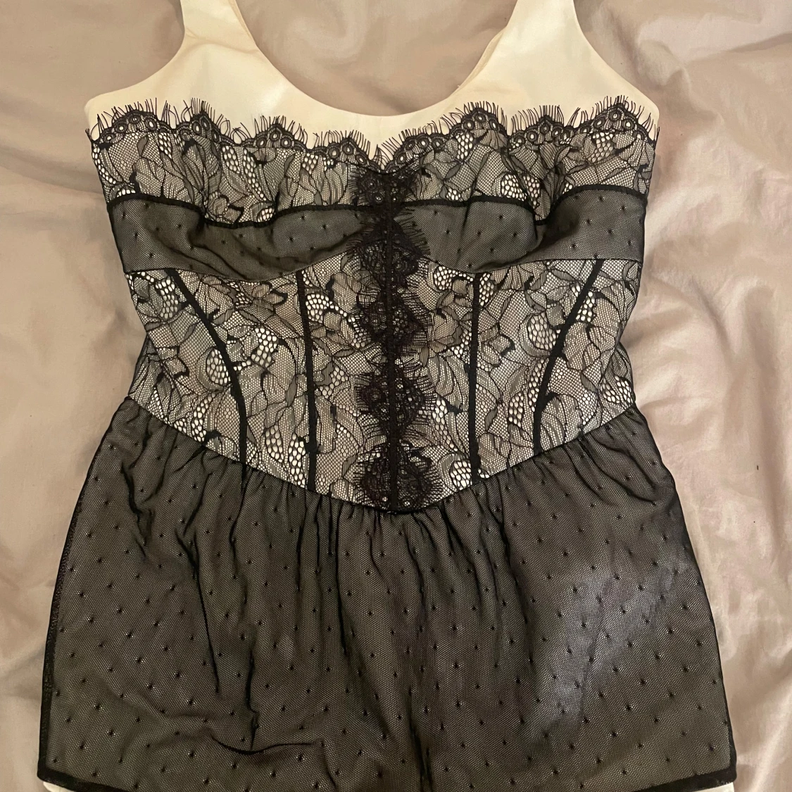 Vintage svart och beige spetslinne från Next - 90