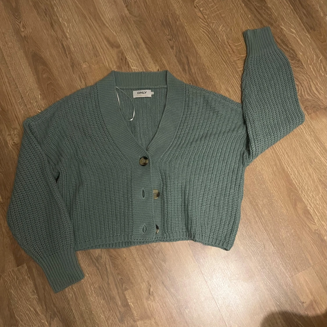 Grön stickad kofta från ONLY
