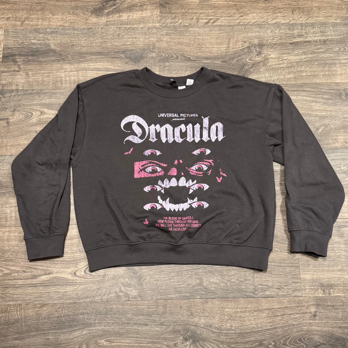 Grå Dracula tröja 