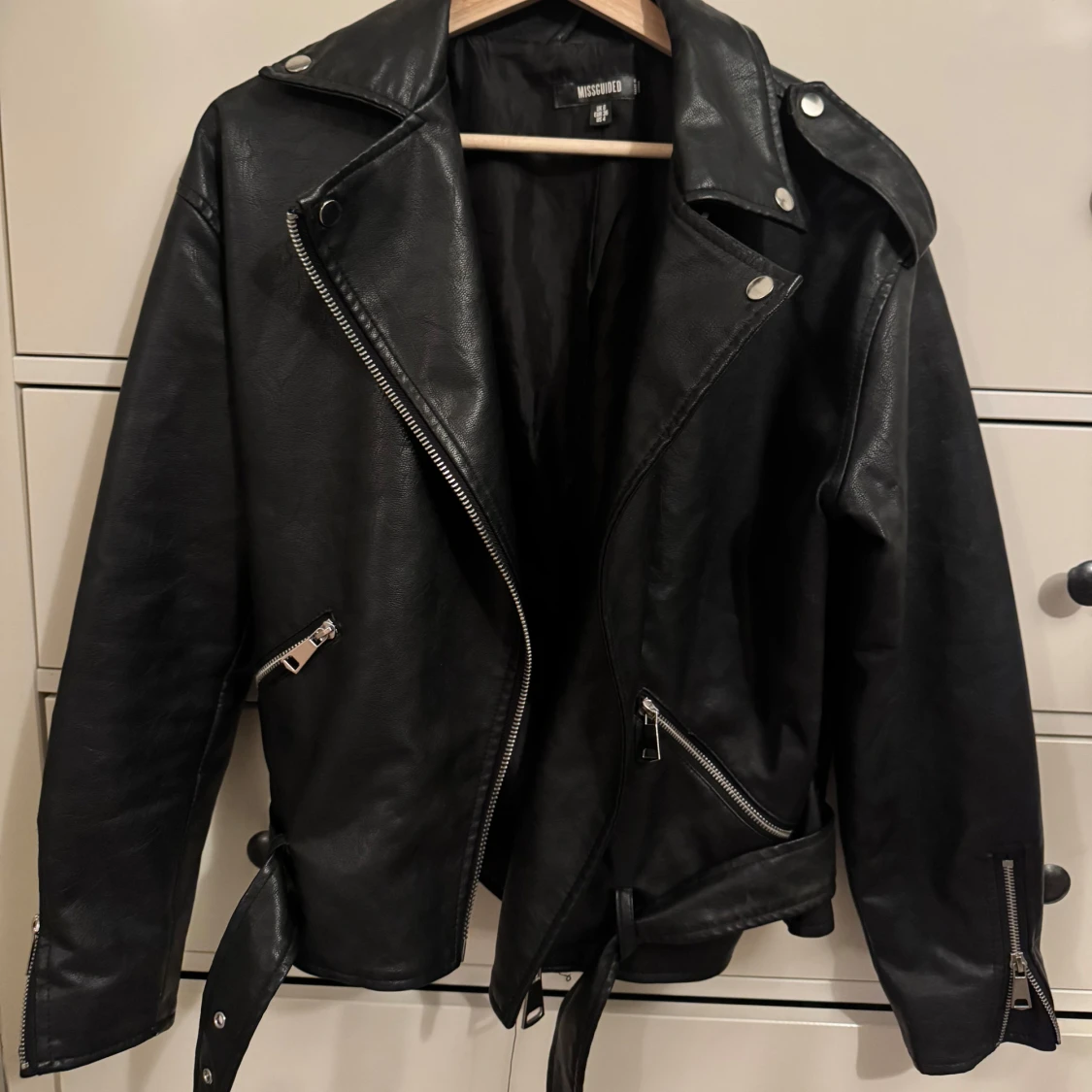 Svart skinnjacka - 91