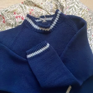 Mörkblå stickad tröja Knit Ull - Handgjord av ull