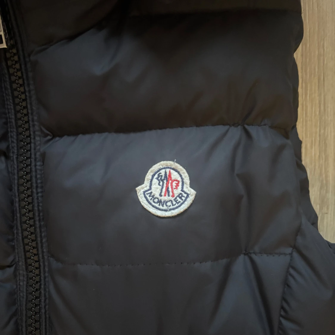 Svart dunväst från Moncler stl S - 90