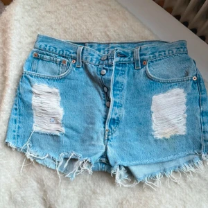 Levi’s Shorts Vintage  - Köpta i USA från en vintagestore. Passar dig som är en stl 36/38. 
