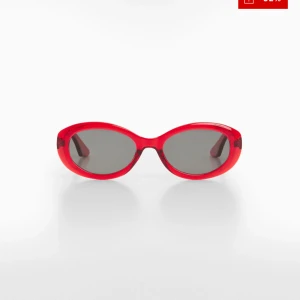 SÖKER SÖKER - Söker dessa solglasögon från mango 