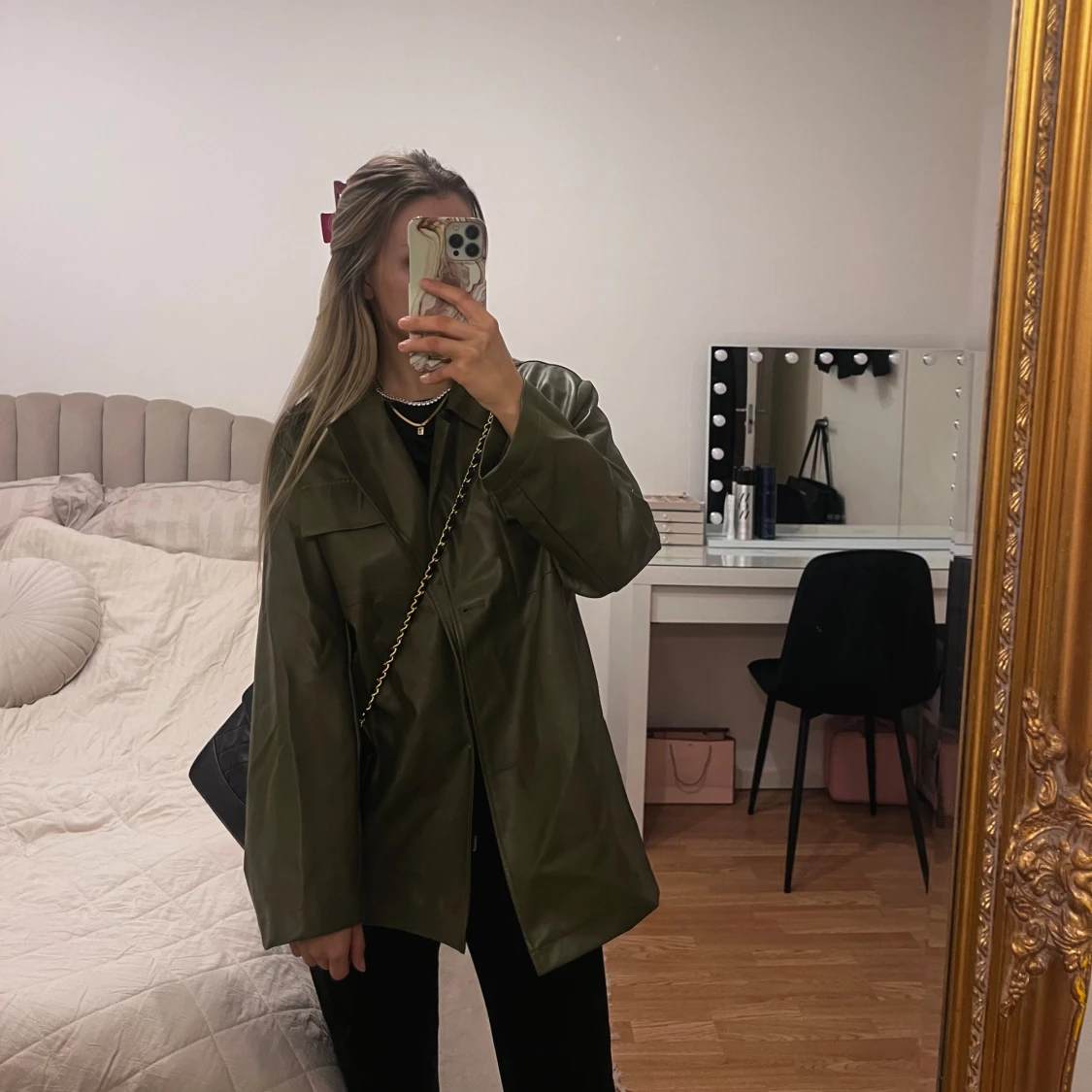 Olivgrön skinnjacka