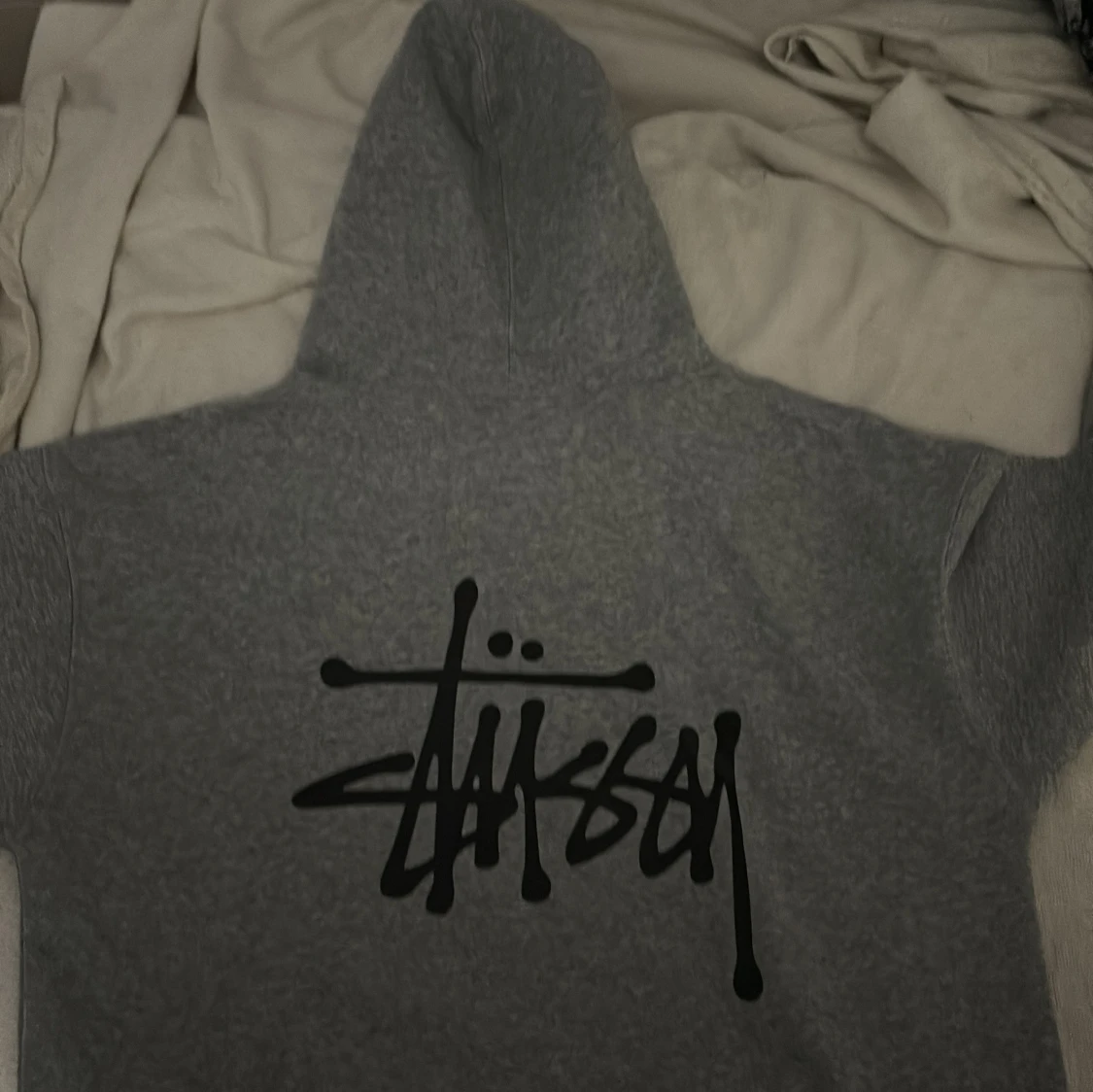 Grå hoodie från Stussy - 90