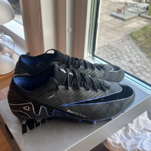 Nike vapor 15 elite st39 - Bra skick har bara haft dem i en månad. Sulerna är borttappade. Skick 7/10