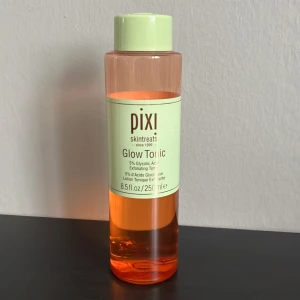 Pixi toner  - Glow tonic från pixi, använd men mer än halva kvar