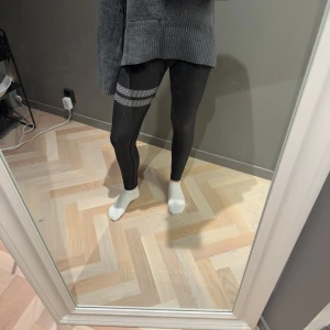 träningsbyxor - säljer dessa tränings byxor från stronger🖤storlek  xs