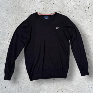 GANT Crewneck - GANT Crewneck | Skick 8/10 Inga defekter | Storlek S och färgen mörkblå | Hör av er för mer information/bilder! 