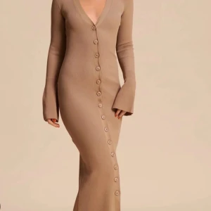 Adoore kläning  - Super fin klänning från Adoore, använts ett få antal gånger. Nypris 2200 kr💓