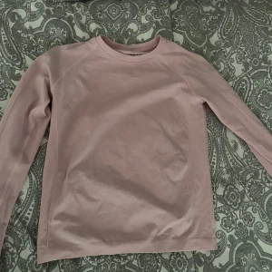 Ljusrosa träningströja - Helt ny ljusrosa träningströja från Shein. Helt ny, och aldrig använd, inga defekter.