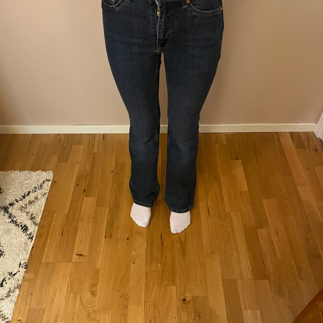 Mid waist bootcut jeans från H&M - 1
