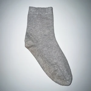 Grå strumpa - Skönaste strumpan ute på plick 🔥🔥🔥