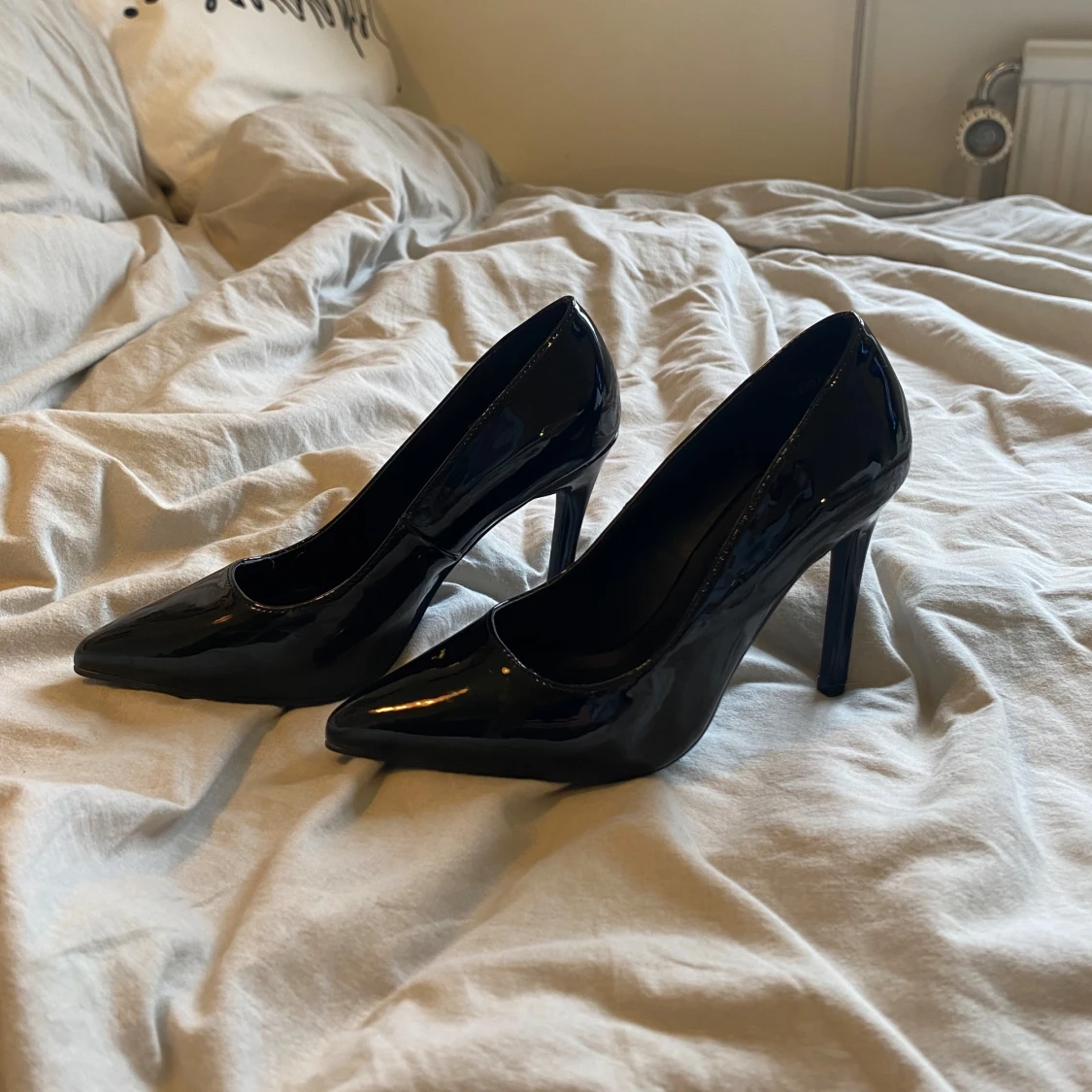 Svarta pumps med spetsig tå - 1