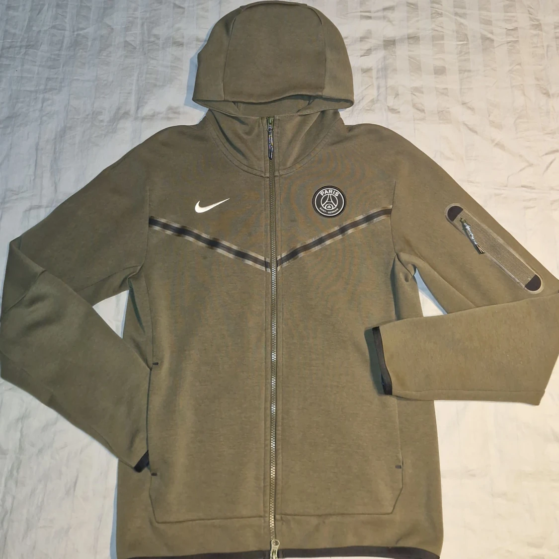 PSG Nike Tech Fleece