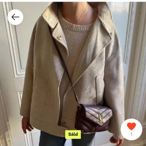 Beige kappa - En tunnare kappa, super snygg ❤️