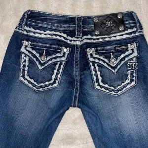 Miss Me Jeans - Nya miss me jeans  i skinny modell, går säkert  att göra om till bootcut om man så vill 😊😌 jag skulle säga att dem sitter som en S eller en EU storlek 34.