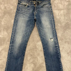 Levi’s 510 - Säljer även dessa tvär feta Levis 510 jeansen med en ursnygg tvätt och slitning. Storlek: W:31 L:32. Säljer även dessa bara för 199 kr! / Edvin