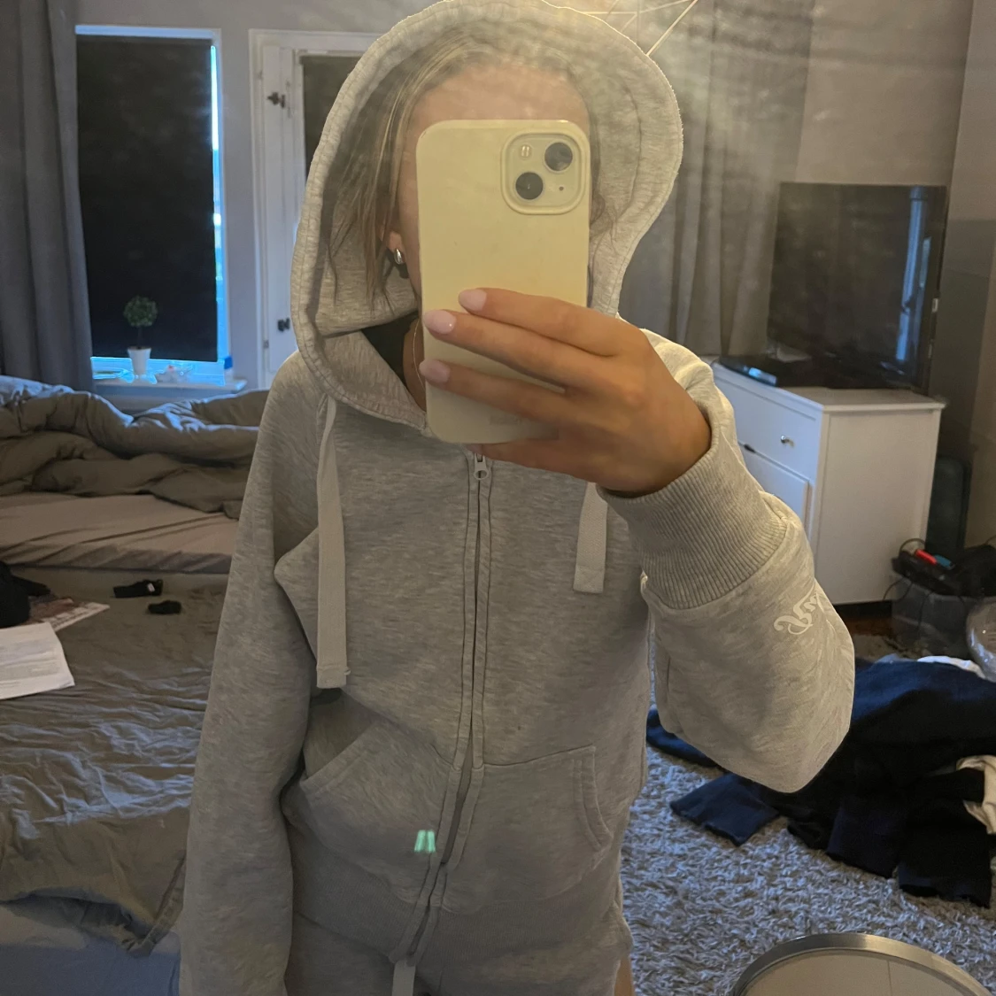 Grå hoodie från Russemerch - 1