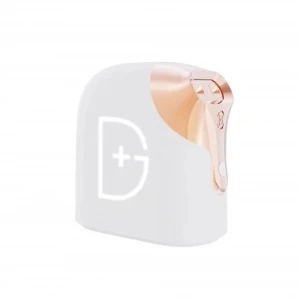 Dr. Dennis Gross facial steamer - DR x Pro Facial Steamer är av professionell kvalitet och har två olika värmeinställningar vilket innebär optimal ånga för olika hudtyper. Det ingår även ozonterapi, (O3) som hjälper till att rena huden samt är effektiv vid problemhud. Munstycket kan justeras så att du kan rikta ångan där du vill ha den och har två öppningar vilket ger ett brett utsläpp av mikro-ånga över hela ansiktet. Har en antibakteriell beläggning inuti som förhindrar inre bakterieuppbyggnad, använd 2 gånger