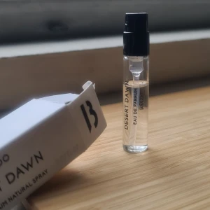 Byredo Desert Dawn 2ml sample - Provad några gånger, mängd kvar som på bilden. Köpt december 2024.