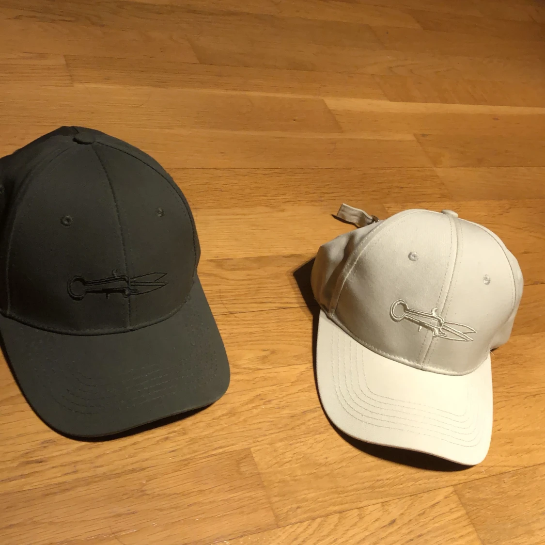 Ciszere kepsar i grön och beige