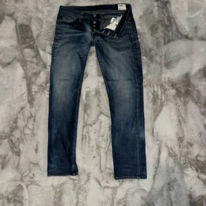 Blå jeans från G-Star RAW - Snygga blå jeans från G-Star RAW | Nypris 800kr | Hör av er vid minsta fundering🤗
