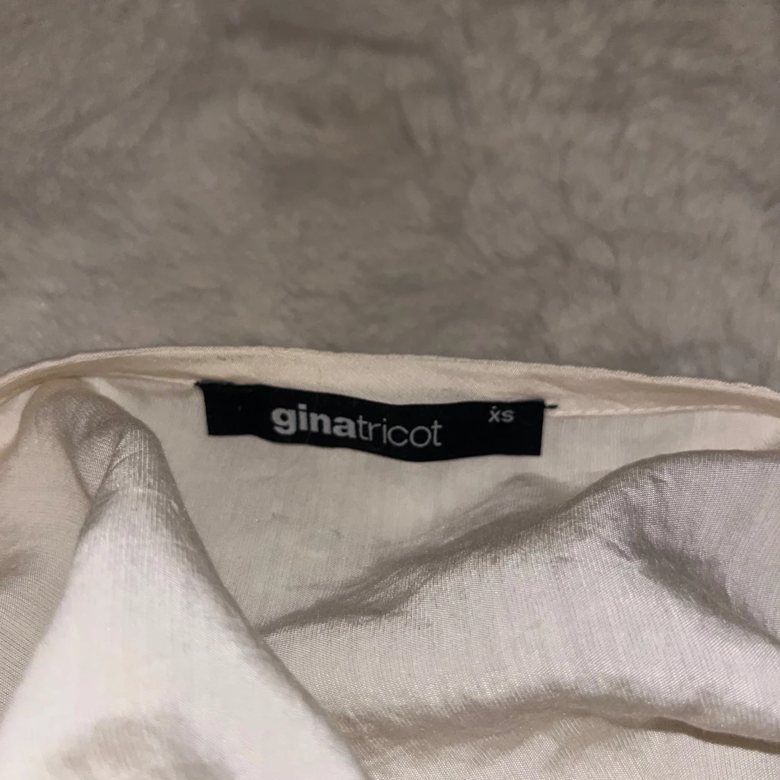 Beige blus från Gina Tricot - 91