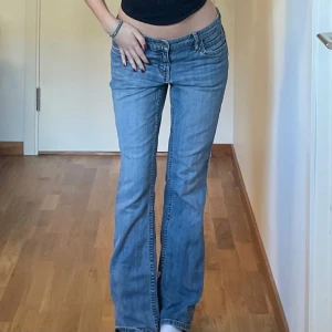 Lågmidjade bootcut jeans - Skitsnygga lågmidjade bootcut jeans ❤️
