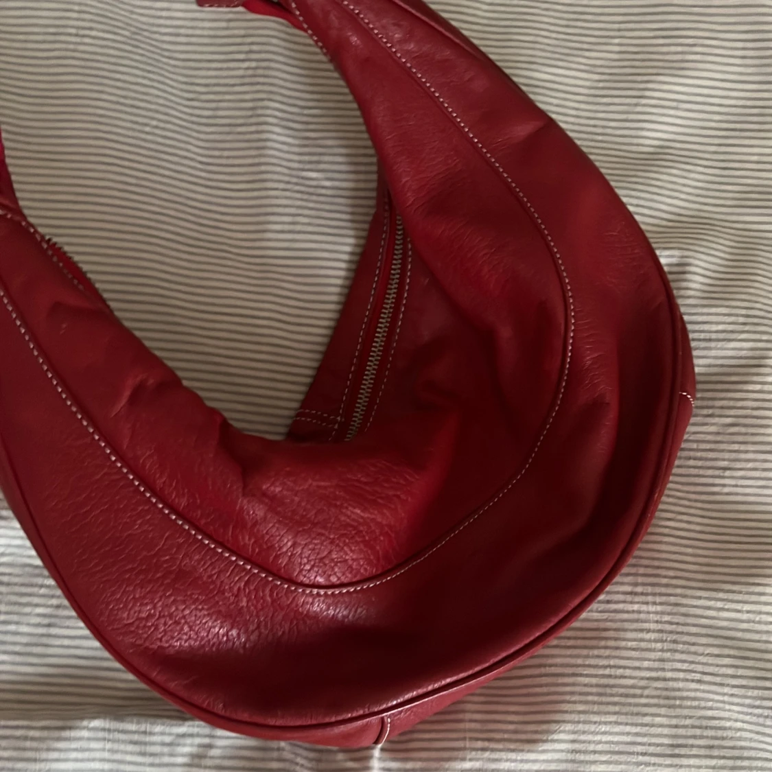 Röd axelväska i skinn - 91