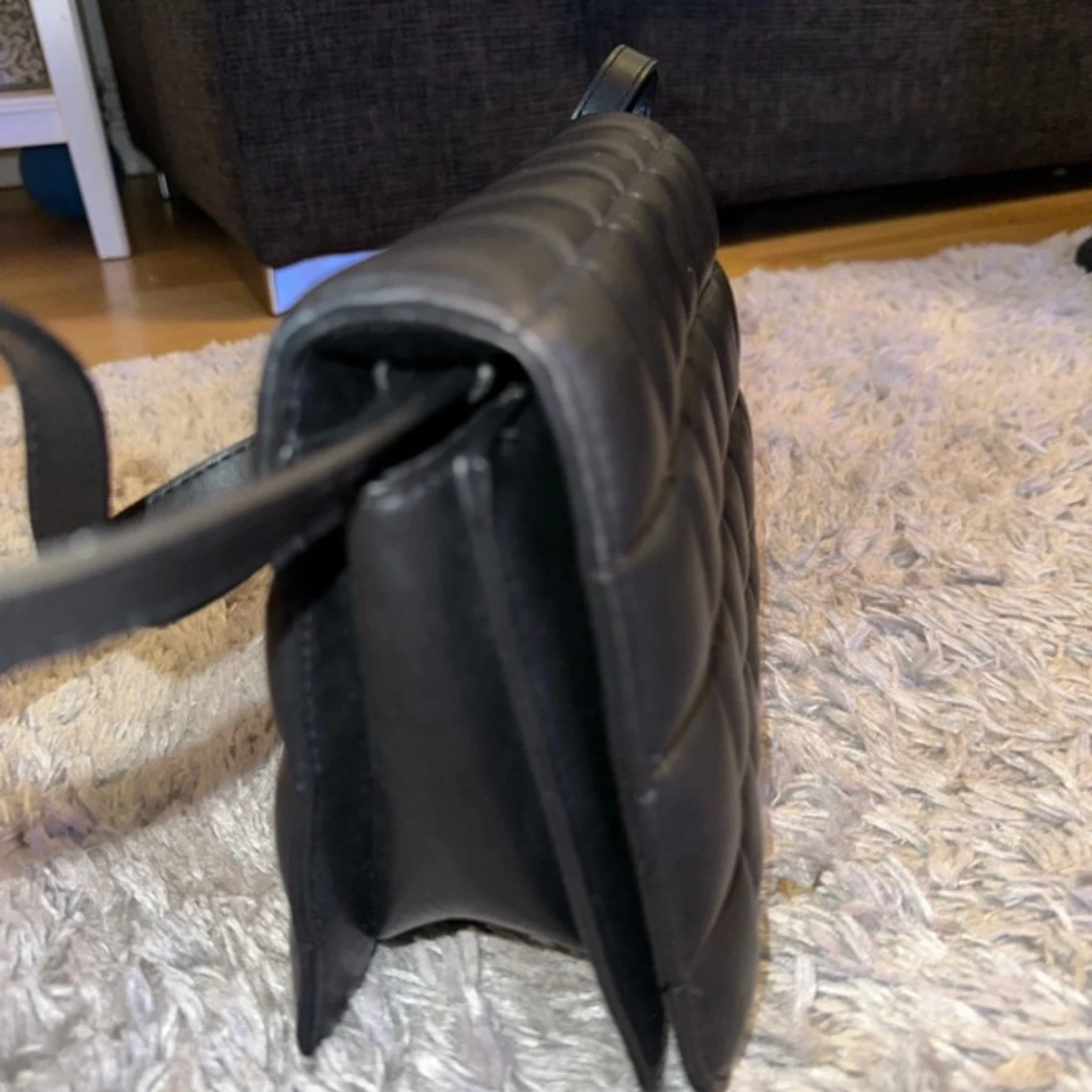 Svart quiltad axelväska från H&M - 92