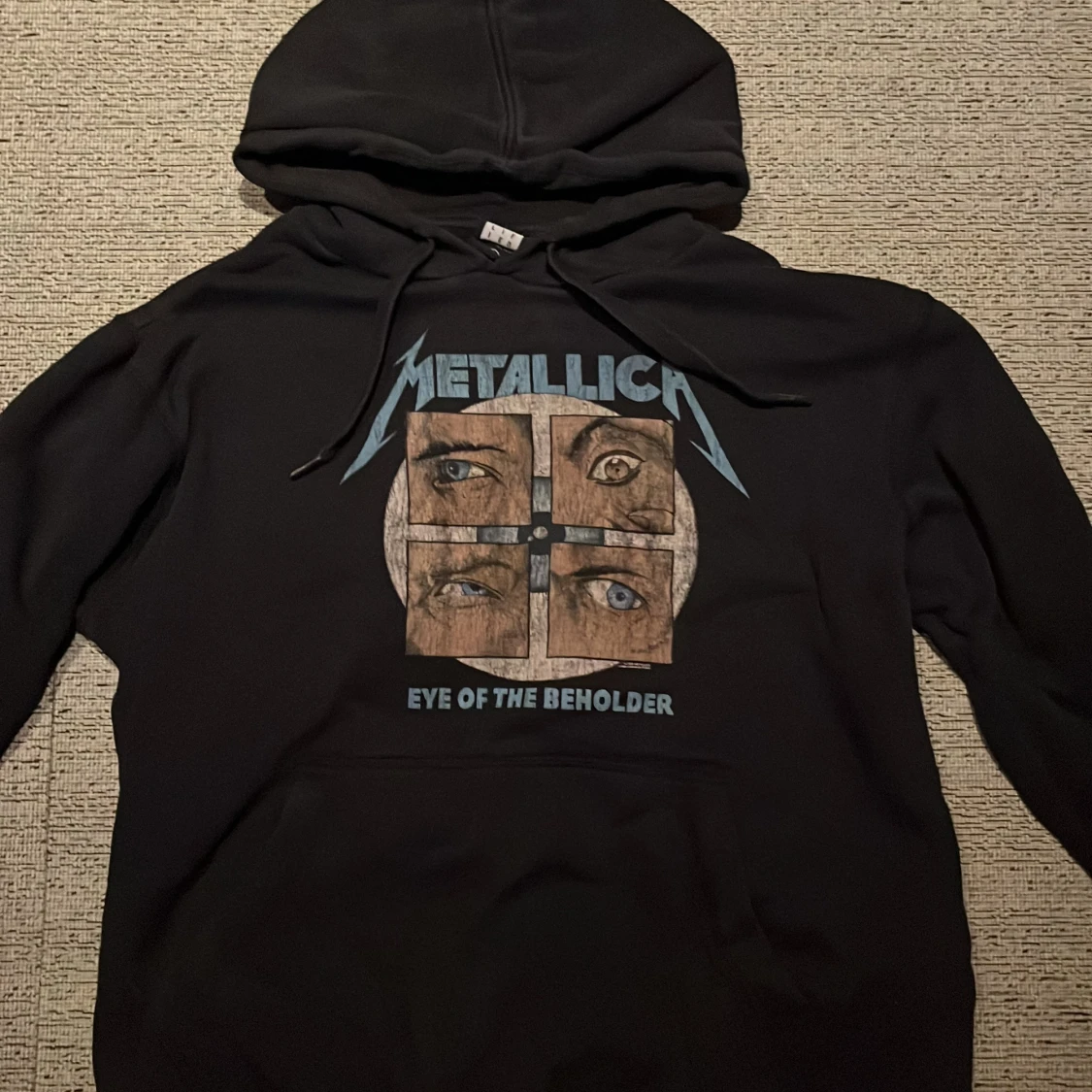 Svart Metallica hoodie från Amplified