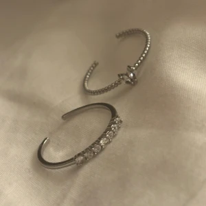 Ringar  - Två ringar med diamanter. Justerbara 