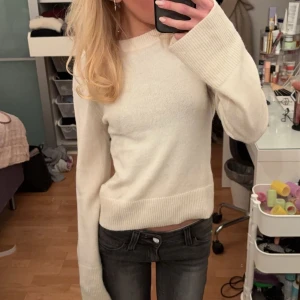 Vit stickad tröja  - Som ny