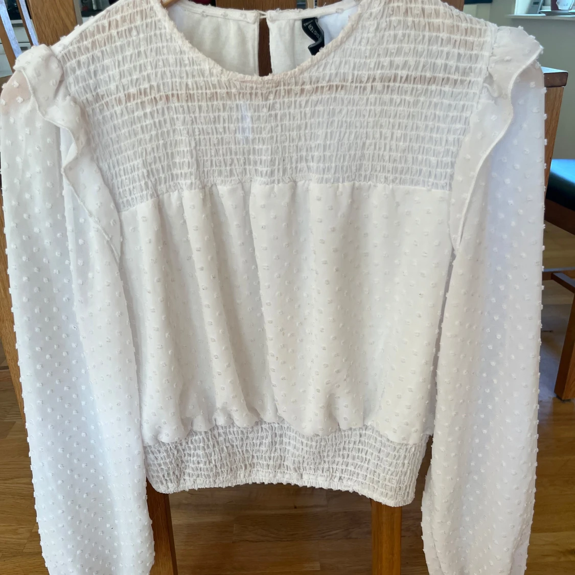 Vit prickig blus - 92