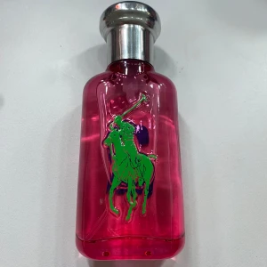  Ralph Lauren big pony Pink parfym - Snygg rosa parfymflaska från Ralph Lauren. Testats 1 gång bara 