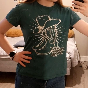 H&m-t-shirt -  The shirt is i  good-cond.